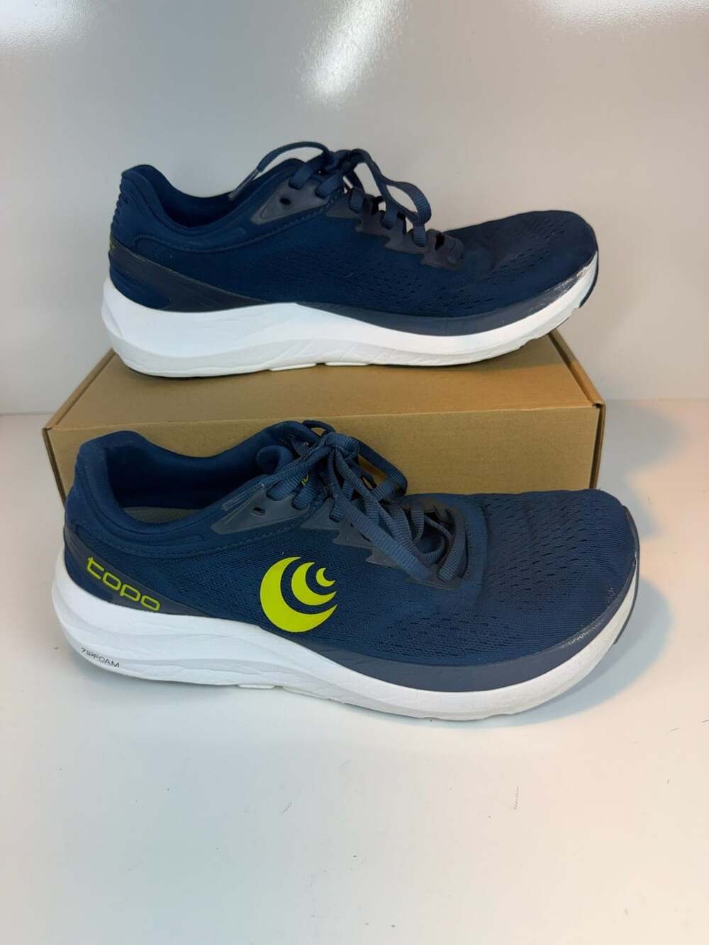 Topo Athletic Phantom 3 Size 10.5 Navy Lime Running Shoes